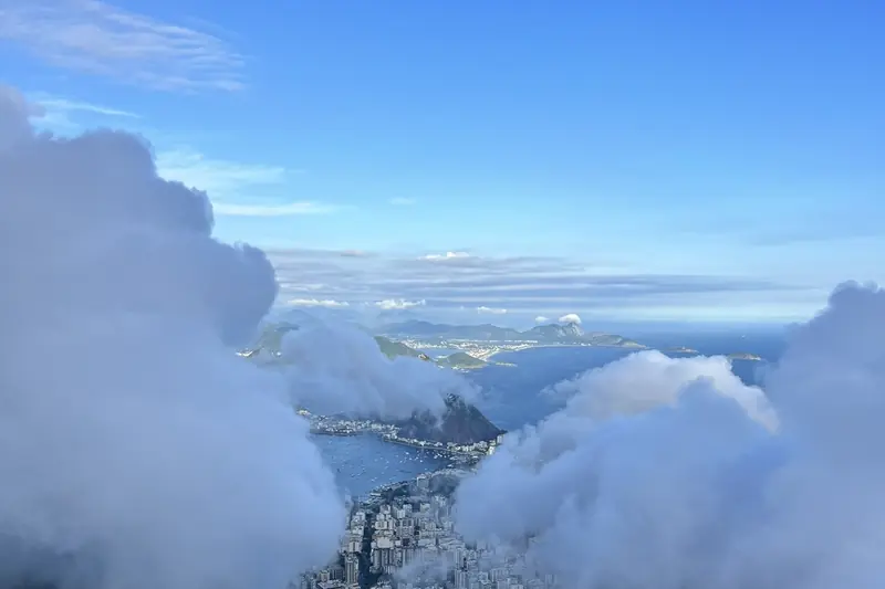 Vista dal Corcovado sopra le nuvole