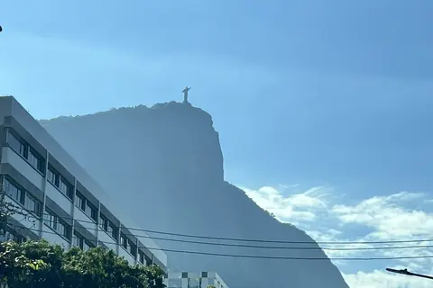 Der Corcovado und die Christusstatue, vom Jardim Botânico aus gesehen