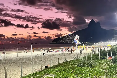 Strand von Ipanema bei Sonnenuntergang