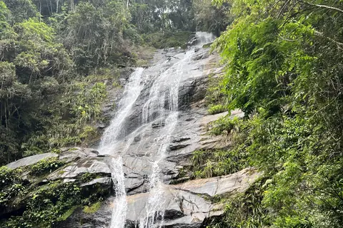 Cascata nella foresta della Tijuca